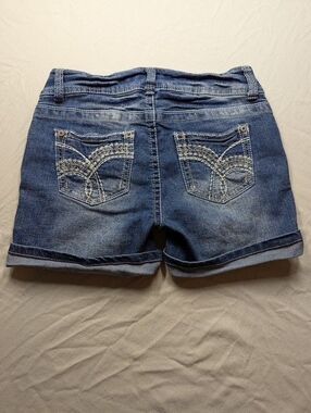 WallFlower Juniors Size 3 Denim Shorts Y2K Embroidered Pockets Stretch Cuffed